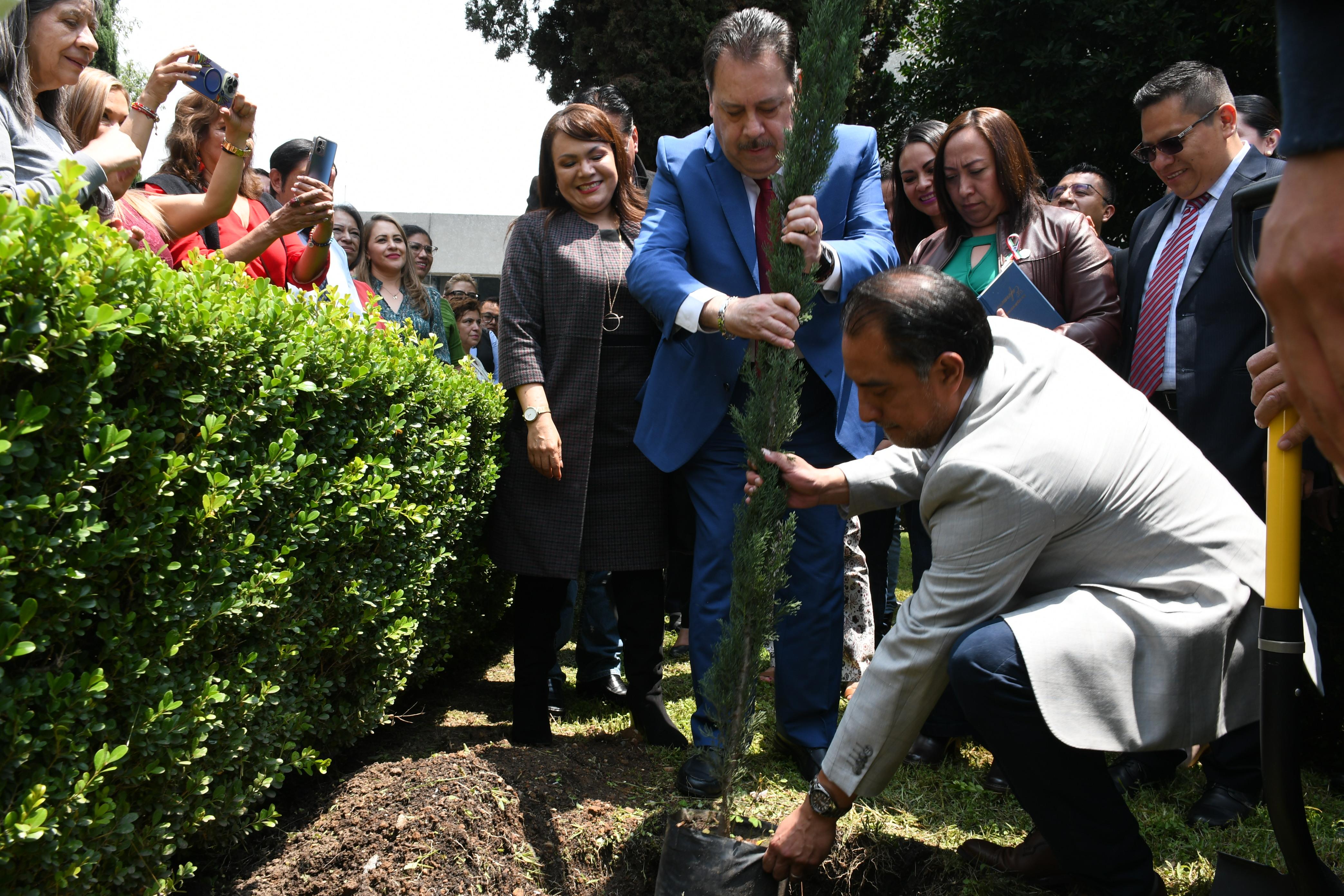 Salutación y Siembra de Pino del HG. "Dra Matilde Petra Montoya Lafragua", Tlahuac, Sección XLIX
